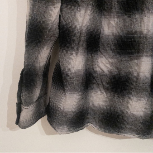 Uniqlo B&W Button Down Size M - Picture 6 of 6